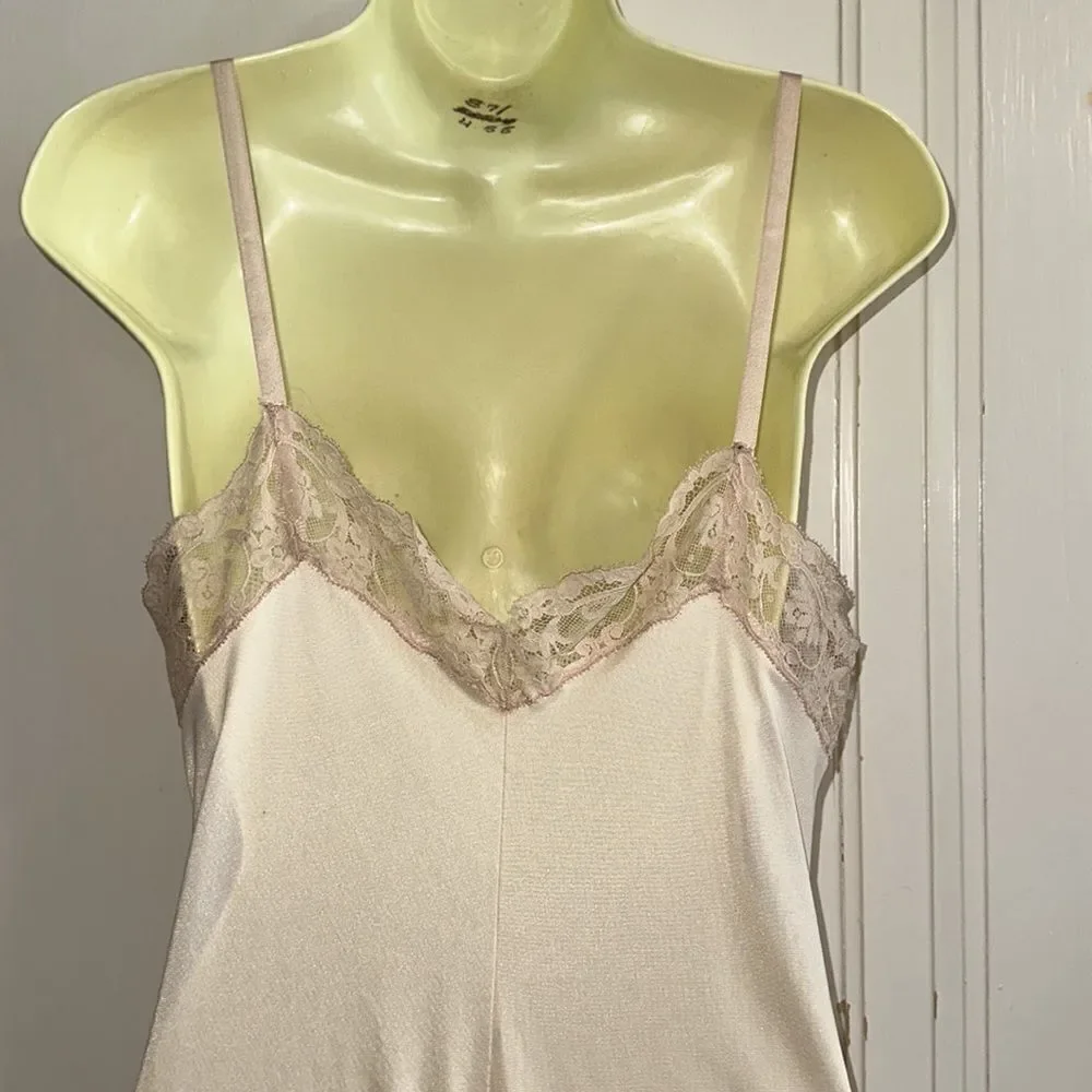 Vintage‎ Olga light pink nylon full slip with lace trim
